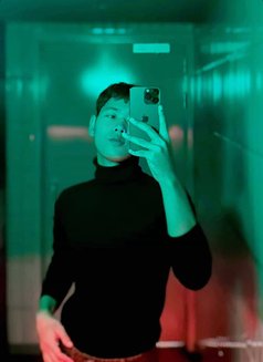 Lester - Male escort in Bangkok Photo 3 of 6