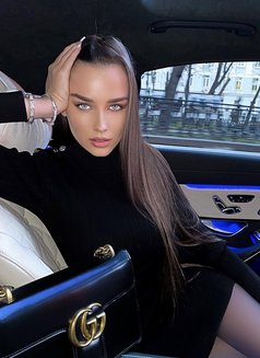 Leticia - escort in Riyadh Photo 2 of 9