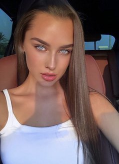 Leticia - escort in Riyadh Photo 3 of 9