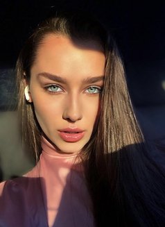 Leticia - escort in Riyadh Photo 7 of 9