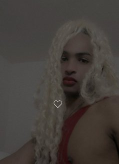 Levi - Transsexual escort in Dubai Photo 2 of 3