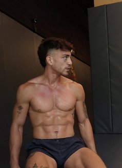 Lewis - Acompañantes masculino in Madrid Photo 1 of 3