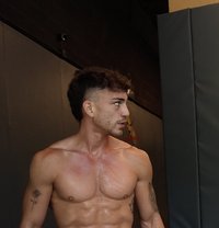 Lewis - Male escort in Madrid