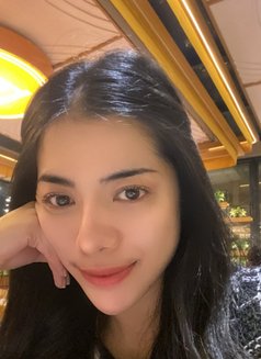 Lexa New Girl - puta in Singapore Photo 12 of 17