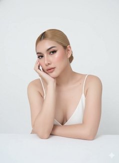 Lexi - Transsexual escort in Hong Kong Photo 1 of 17