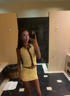 Lexi - escort in Bali Photo 3 of 6