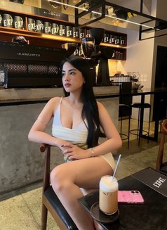 Lexie - escort in Singapore Photo 3 of 7