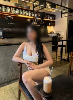 Lexie - escort in Makati City Photo 3 of 6