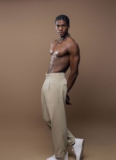 Lexscoth - Acompañantes masculino in Al Manama Photo 3 of 3