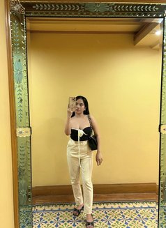Lexy - escort in Manila Photo 7 of 8