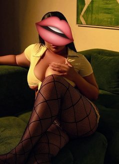 Lexy - puta in Bangalore Photo 1 of 5