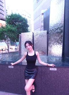 ley, petite & pretty face - puta in Singapore Photo 4 of 17