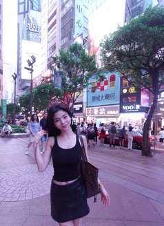 ley, petite & pretty face - puta in Singapore Photo 5 of 17