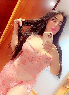 Leyla - puta in Dubai Photo 2 of 5