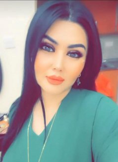 Leyla B - puta in Al Ain Photo 1 of 2