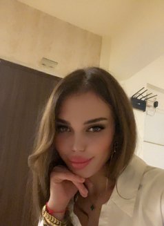 Leyla - puta in Riyadh Photo 5 of 8