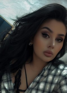 Leyla Independent - puta in Dubai Photo 3 of 4