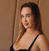 Leyla new hot teen - puta in Khobar Photo 1 of 6