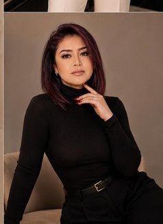 Leyla - puta in Dubai Photo 8 of 12