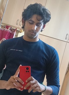 Lfg - Acompañantes masculino in Chennai Photo 2 of 4