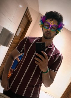 Lfg - Acompañantes masculino in Chennai Photo 3 of 3