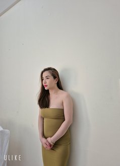Li Li - escort in Singapore Photo 1 of 3