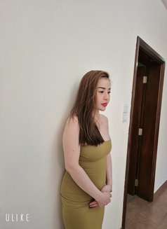 Li Li - escort in Singapore Photo 2 of 3