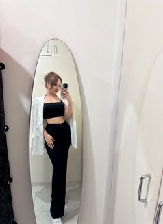 Li̇za Love - puta in İstanbul Photo 1 of 2