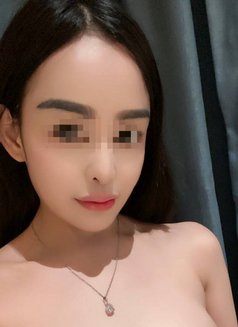 Lia a petite girl - puta in Manila Photo 4 of 4