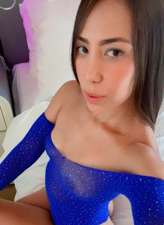 Lia - escort in Singapore Photo 9 of 13