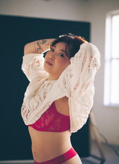 Lia - escort in Hong Kong Photo 1 of 6