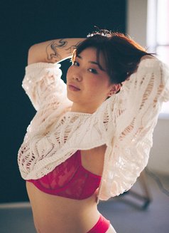 Lia - escort in Hong Kong Photo 2 of 6