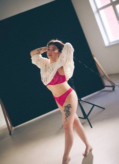 Lia - escort in Hong Kong Photo 3 of 6