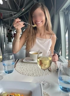 Lia Lazuli - independent girlfriend - escort in Dubai Photo 5 of 13