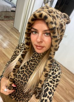 Lia - escort in Bangkok Photo 14 of 16