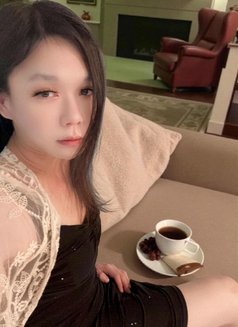 Lia - Transsexual escort in Macao Photo 4 of 6