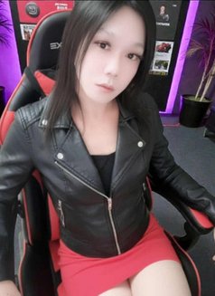 Lia - Transsexual escort in Macao Photo 5 of 6