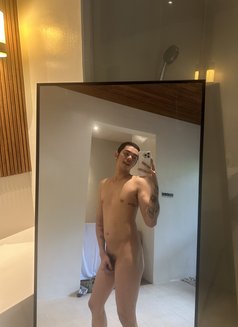 Liam - Male escort in Singapore Photo 8 of 9