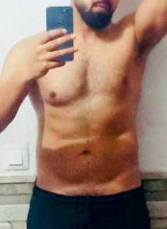 Liam - Male escort in New Delhi Photo 6 of 7