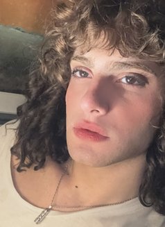 Liam femboy - Transsexual escort in Dubai Photo 5 of 7