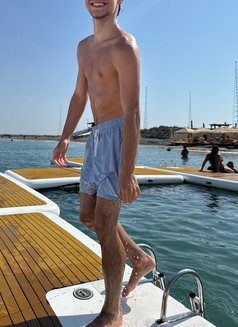 Liam - Acompañante masculino in Dubai Photo 1 of 2