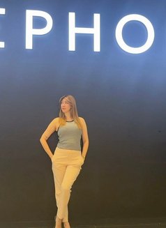 Lian - escort in Mumbai Photo 2 of 3