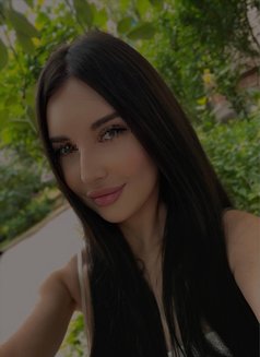 Liana - puta in Dubai Photo 4 of 8