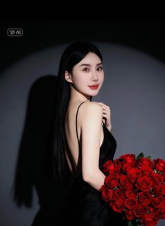 Lida - puta in Al Manama Photo 2 of 3