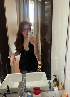 Lisa - escort in Doha Photo 1 of 6
