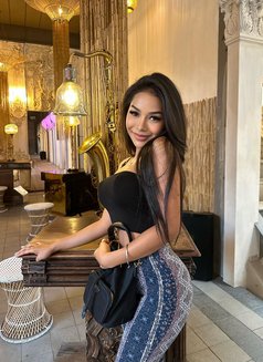 Lien - escort in Hong Kong Photo 4 of 4