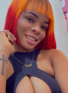 Light in Mabela - puta in Muscat Photo 1 of 2