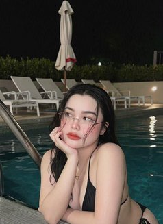 Light in Mabela - puta in Muscat Photo 2 of 2