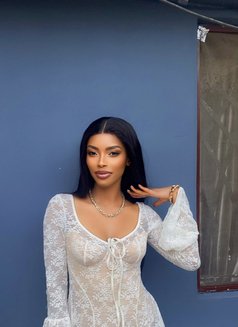 Light - escort in Doha Photo 1 of 3