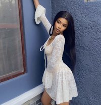 Light - escort in Doha